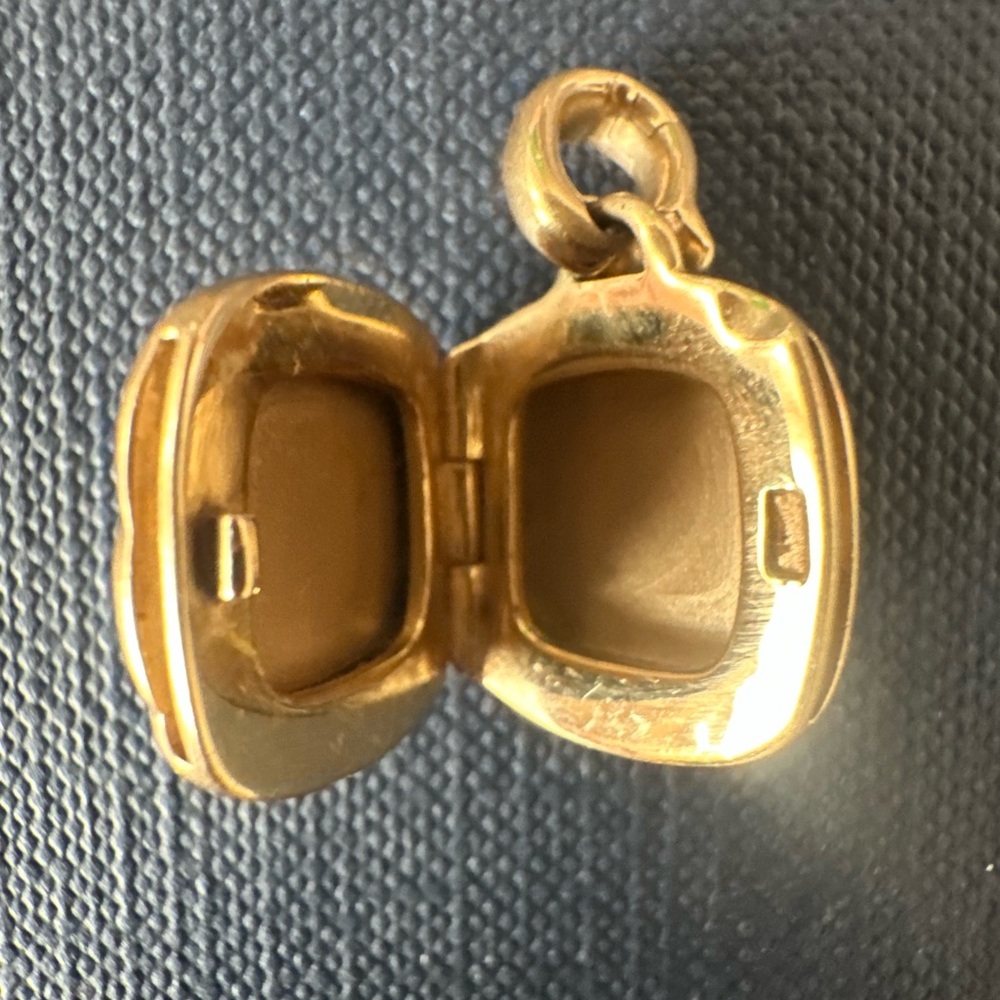 Authentic DAVID YURMAN SCULPTED CABLE SQUARE LOCKET - Picture 2 of 12